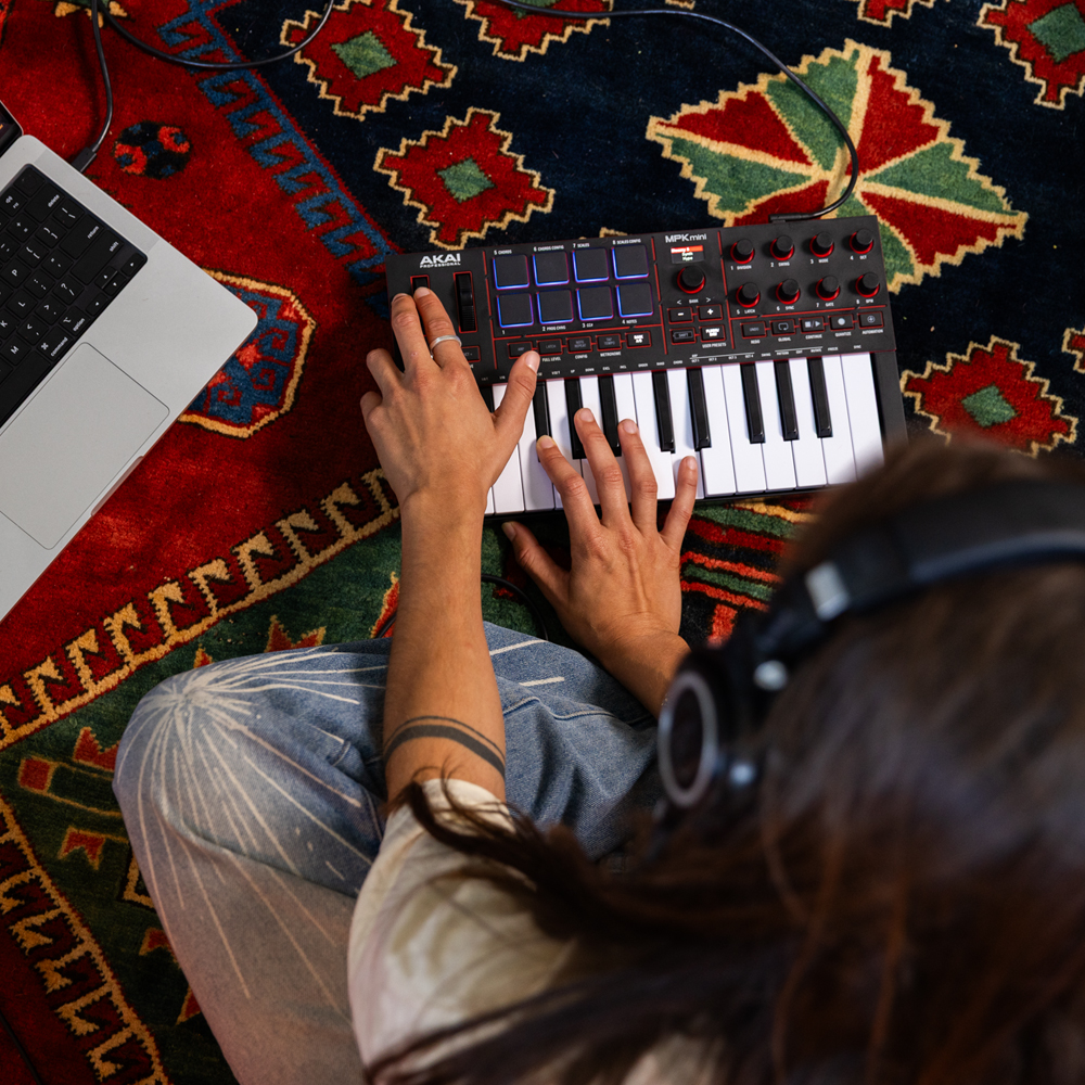 Akai MPK Mini MK4 Black - The Disc DJ Store